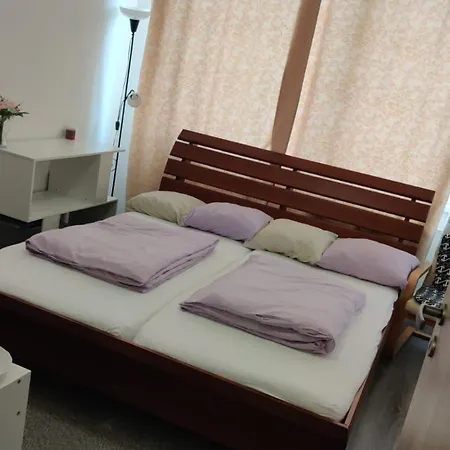 Prague, Lovely In Shared Flat. Séjour chez l'habitant